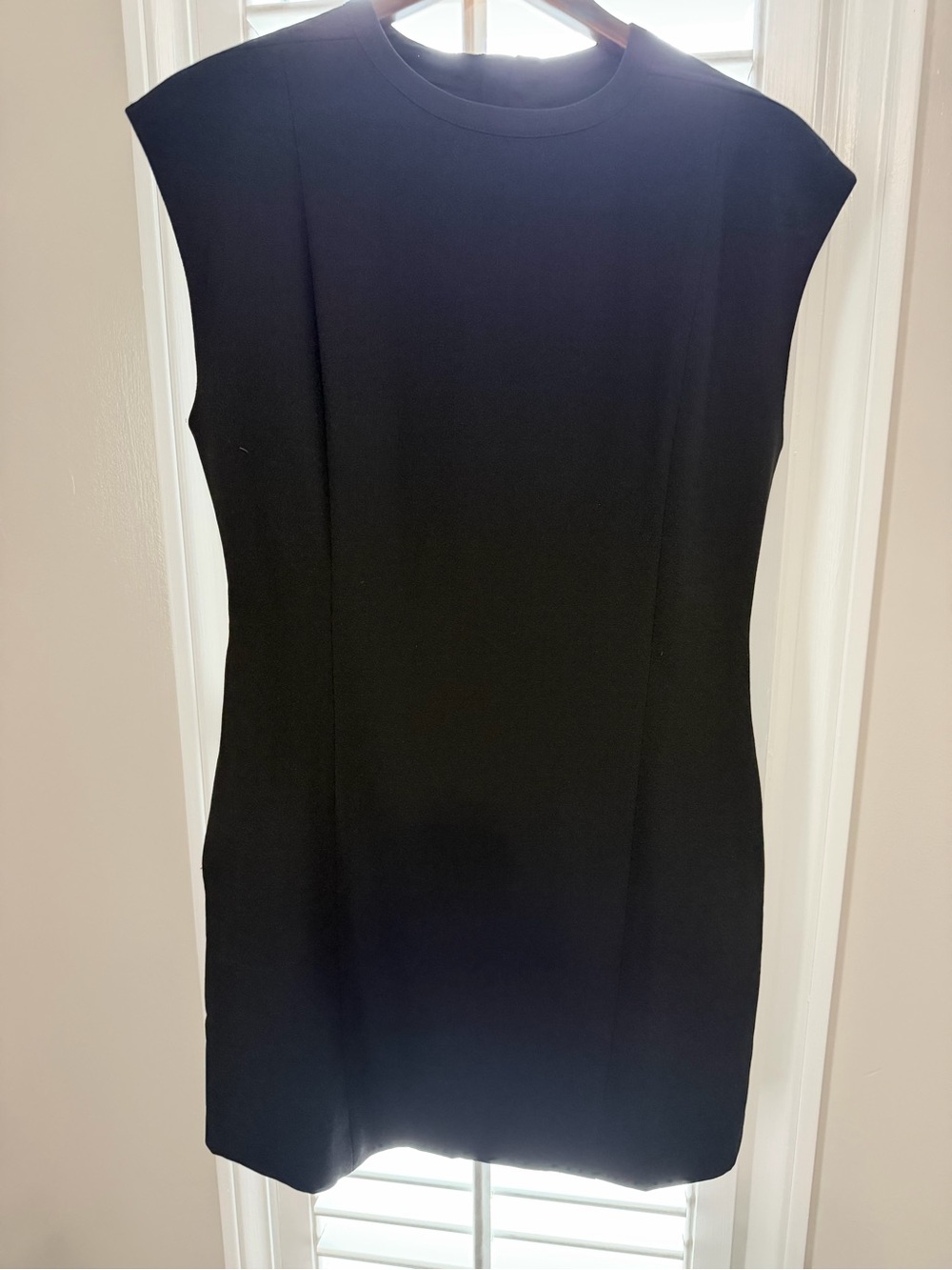 Black Sleeveless Crewneck Sheath Dress